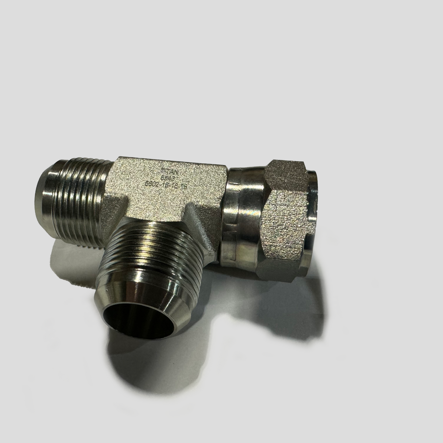 F5706X16X16X16 | #16 Swivel Nut Run Tee, 1" JIC Male x 1" JIC Female Swivel x 1" JIC Male